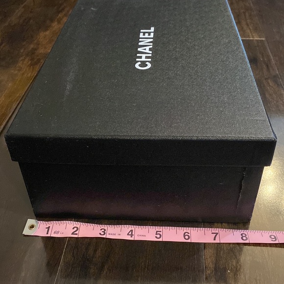 CHANEL - Empty Shoe Box Gift Storage Authentic Black & White Box Medium EUC - Picture 3 of 6